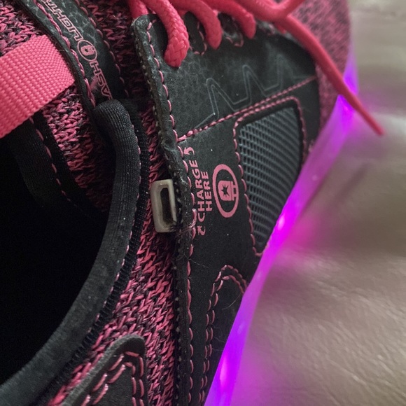 Flashlights Chargeable Light Sneaker Shoes. Works great. Like new. Size 5 - Picture 8 of 9